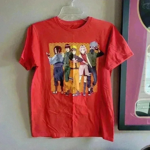 Naruto Shippuden 2002 Boys T-Shirt M Group Fighting Scene Red Short Sleeve - Picture 1 of 9